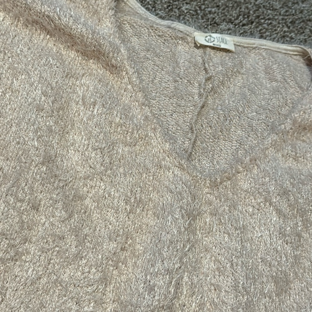 Be Stage palest pink (beige?) eyelash v-neck 3/4 sleeve sweater (2XL) EUC!